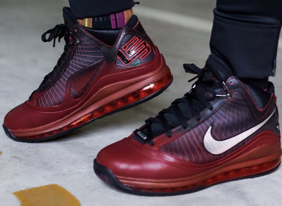 lebron 7 christmas on feet
