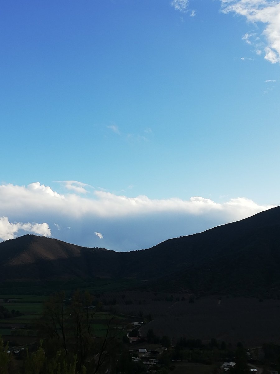 Hay una banda de nubes muy marcadas y densas hacia el suroeste. Viene avanzando lentamente pero tiene pinta de ser tormentosa ,. Ojalá llegue por acá para ver un espectáculo .

<a href="/davidurra7/">David Urra 🛰 🌆🌅🌃 🌬🌧🌨</a> <a href="/RedMeteoA/">Red MeteoAficionada</a> <a href="/ElJovenMeteo/">Pedro Corvalán - ElJovenMeteo</a>
