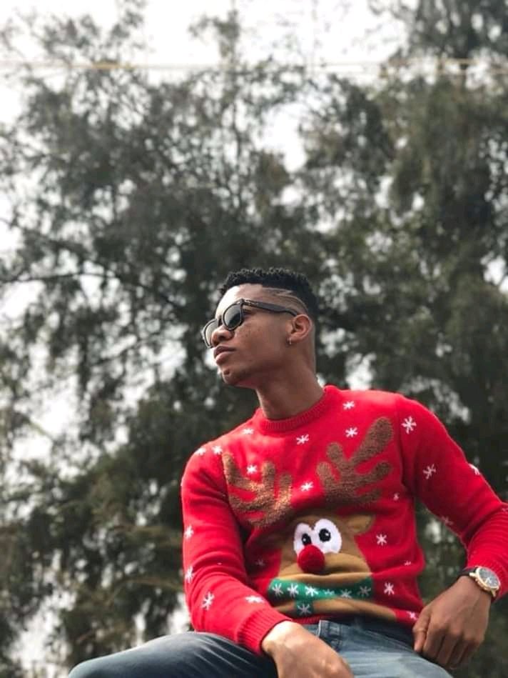 KhobbyGharzyGH's tweet photo. Sugar Daddy π
#BlueEP By @KiDiMusic Is Out Everywhere And Still Trending π₯
Get A Copy Here π
https://t.co/uK49Eye385
#OneMan
#SayCheese
#EndInTears
#FreakyLord
#NextTimeISeeYou
#LezzGo https://t.co/ou43SqauVU