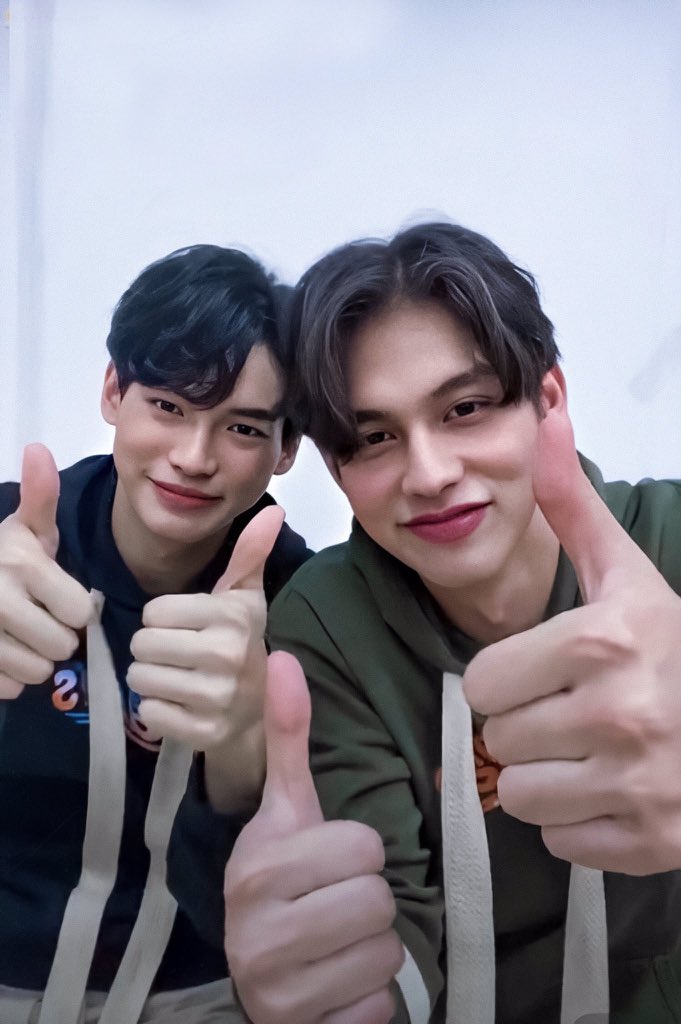 BrightwinAsia's tweet photo. Remember @bbrightvc that people only rain on your parade because they’re jealous of your sun and tired of their shade.💜💙 @winmetawin #WeStandWithBright #2getherWithBright #BrightWin https://t.co/uz0ag5SHAW