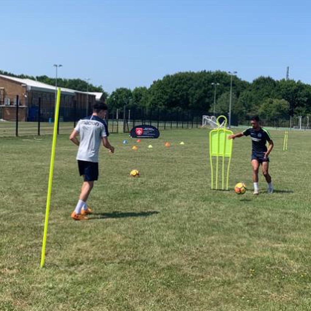 Teknika_Pro's tweet photo. T O P  S E S S I O N ⭐️
with The LEAHY brother.

A talented, footballing family with oldest brother Jack signed @OfficialBHAFC and younger brother Tom at @MillwallFC 

Superb session lads, videos to follow! 

#elite #toplevel #teknika #riddlesdowncollegiate #hardworkpaysoff https://t.co/IbfIHsjChM