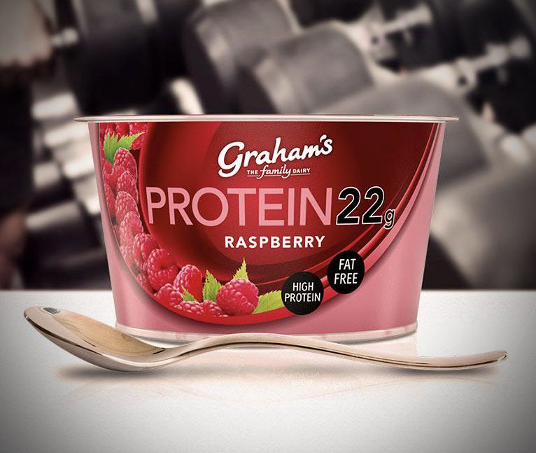 WindyWilson88's tweet photo. Sneaky wee blast after tea and home to wolf my #RunReward from @GrahamsDairy 

A tasty passion fruit and mango #SKYR yogurt. Might need to try out their #Protein22 as well 

#RunWindyRun #RunningForCharity #TeamDUK 💙🧡 #CHAS #TeamLemon🍋 #Charity https://t.co/PcipLQqc77