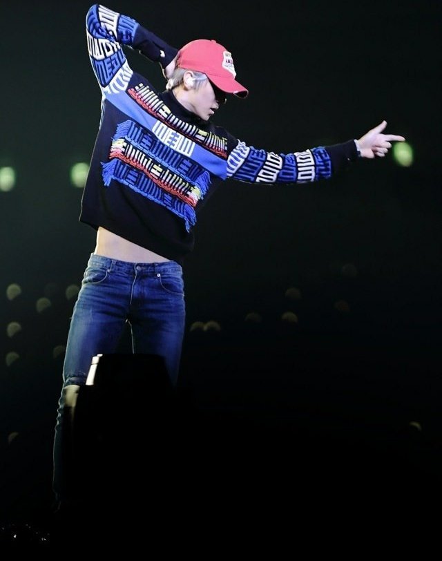 sehun's waist; a thread   —  for your decaying souls