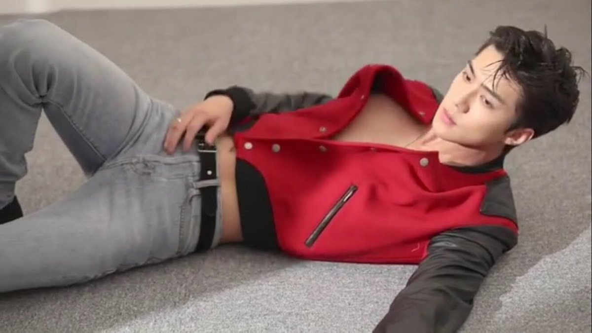 sehun's waist; a thread   —  for your decaying souls