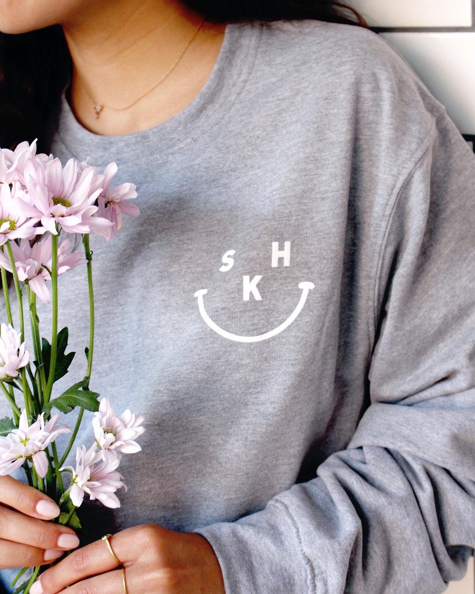 SweetHartTO's tweet image. Hot off the press! SHK merch is here just in time for summer! Find more information &amp;amp; details in the link below! With every sale, 10% will be going towards Good to be Good Foundation’s Women’s Relief Fund. Thank you for your support! 🌺✨ sweethartkitchen.com/merch