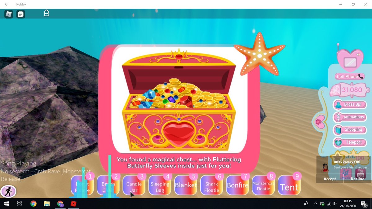 ChanxxXxsuki's tweet photo. I FOUND THE NEW SLEEVES THERE BY A ROCK FARIN THE OCEAN BETWEEN THE BLUE AND PURPLE HOUSEEE XDDD @cybernova #tea #flutteringbutterfly #royalehigh https://t.co/zTOgEa1555