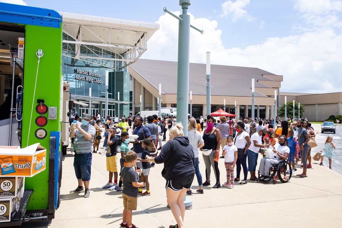 We’re still going in Louisville, Kentucky as residents come by to vote. We’ve seen a steady flow of voters since this morning &amp; it’s picking up now that many have finished work. We will be here with fresh meals and water as long as we are needed. #ChefsForDemocracy