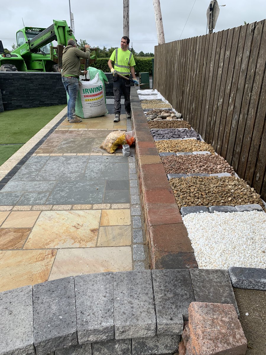 CASTLEPAVING tweet media