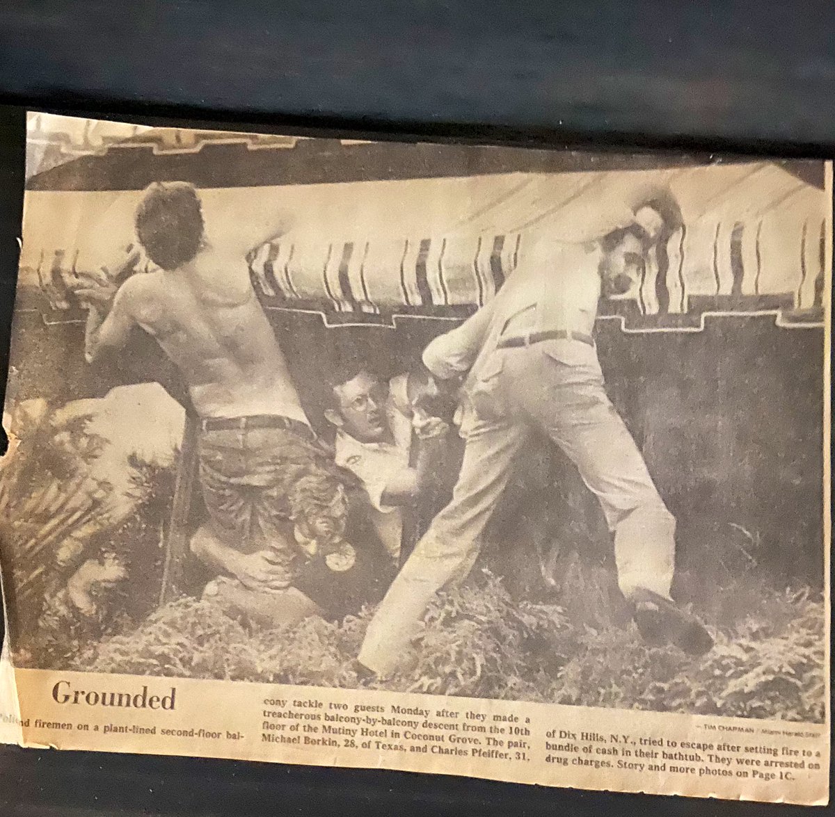 atarpley1716's tweet photo. @robenfarzad @OgleConnie @MiamiBookFair @BooksandBooks @MIAMIPOLICEVETS @jorgevaldesphd The original article from the Miami Herald...... https://t.co/WMhp2Qc8ev
