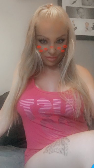 Just put on my gym wear and gonna have a little workout. What you guys up to?.......❤️ https://t.co/<a href="/tag/newprofilepic"class="tags"><span>#newprofilepic</span></a>