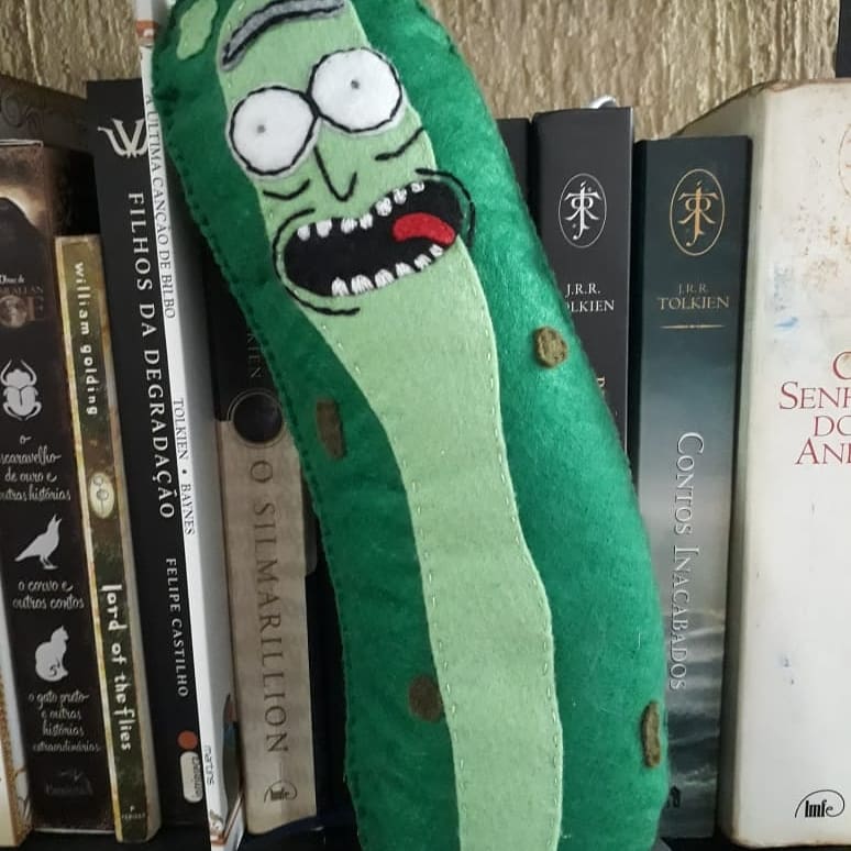 npcworkshop's tweet photo. Almofadinha decorativa do Pickle Rick, temos sim senhor!
Toda costurada a mão,  com enchimento em fibra sintética. 
Disponível em https://t.co/0Rn1uq4o7y

#picklerick #picles #rick #rickandmorty #almofada #cartoon #feltro #artesanatogeek #artesanato #geek #nerd https://t.co/UKk56TmKfE