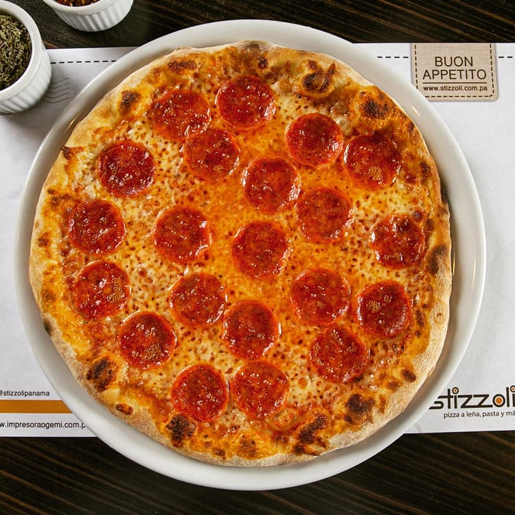 La favorita de los niños: la #pepperoniAmericano #stizzoli #pizzahornoaleña #foodiepty #12deoctubre #fornoalegna #pty
📸 @appetito24