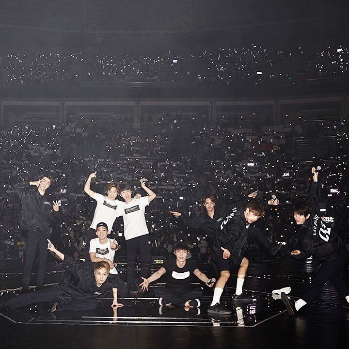 jonginloof's tweet photo. 3000 hari bukan waktu yang cepat, bukan waktu yang pendek, ini panjang sekali. susah senang sudah kalian rasakan selama 3000 hari, y'all guys officially my happiness.  terimakasih sudah bertahan hingga saat ini🦋🐝🌻⛅

WE ARE ONE!  EXO SARANGHAJA!

#엑소_3000일_3000만큼_사랑해 https://t.co/gwiWJgaX44