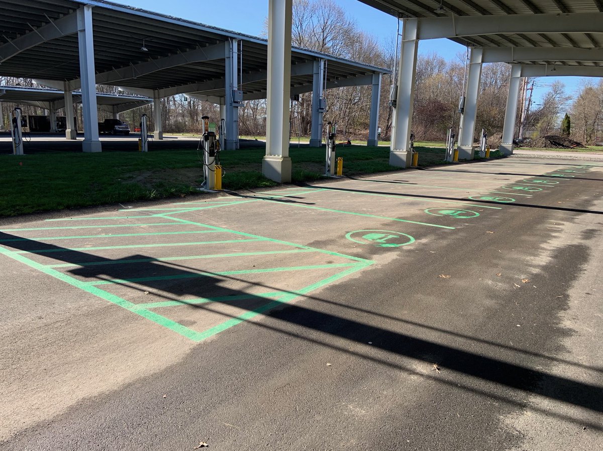 MassDEP's tweet photo. @BristolCC community can now #driveelectric with 20 new #EV charger ports on campus. #MassEVIP #BristolEXP #FallRiver https://t.co/bIbQq8lCAI