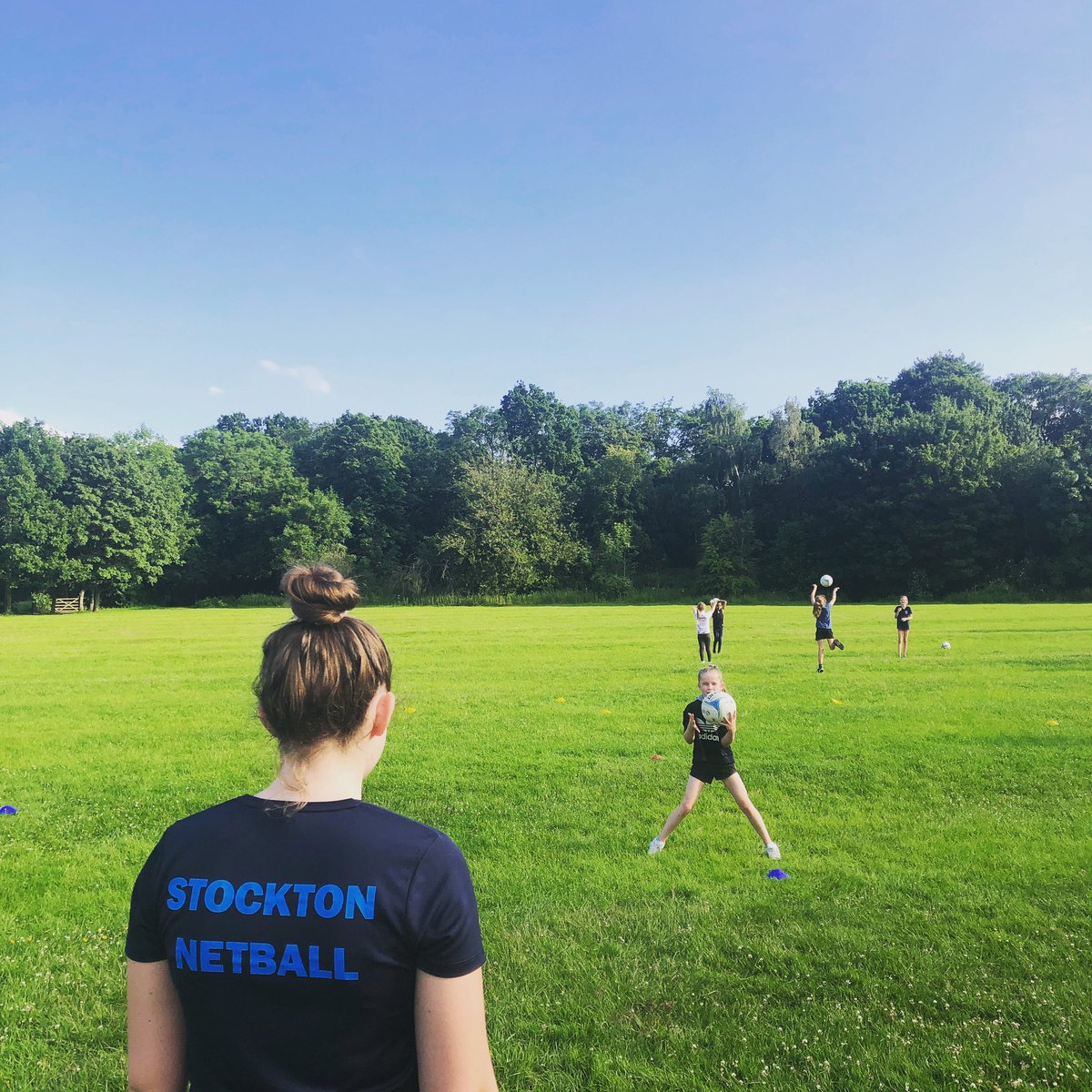 🏐 Back in Business🏐
Following guidance from <a href="/EnglandNetball/">England Netball</a> and <a href="/BorisJohnson/">Boris Johnson</a> our youngest members made their comeback tonight in the ☀️ #BleedBlue