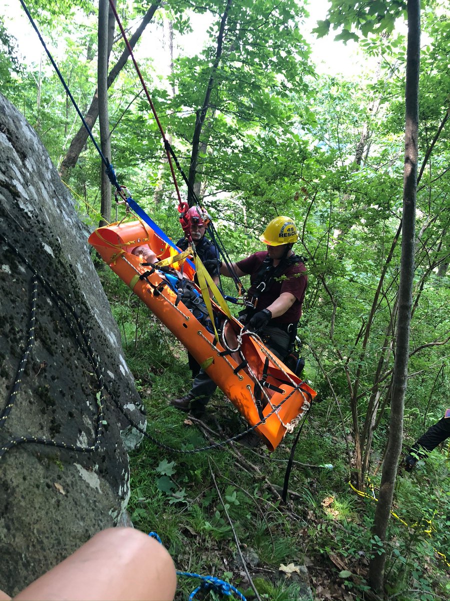 MD1Program's tweet photo. MD1 Program provided #medicalsupport to the Hunterdon County Technical Rescue Task Force at their rope rescue training exercise this past weekend at Goat Hill Overlook in West Amwell Township.
#MD1 #md1program #training #partnerships #savinglives #rescue #emergency #taskforce https://t.co/NzyEb5ytLb