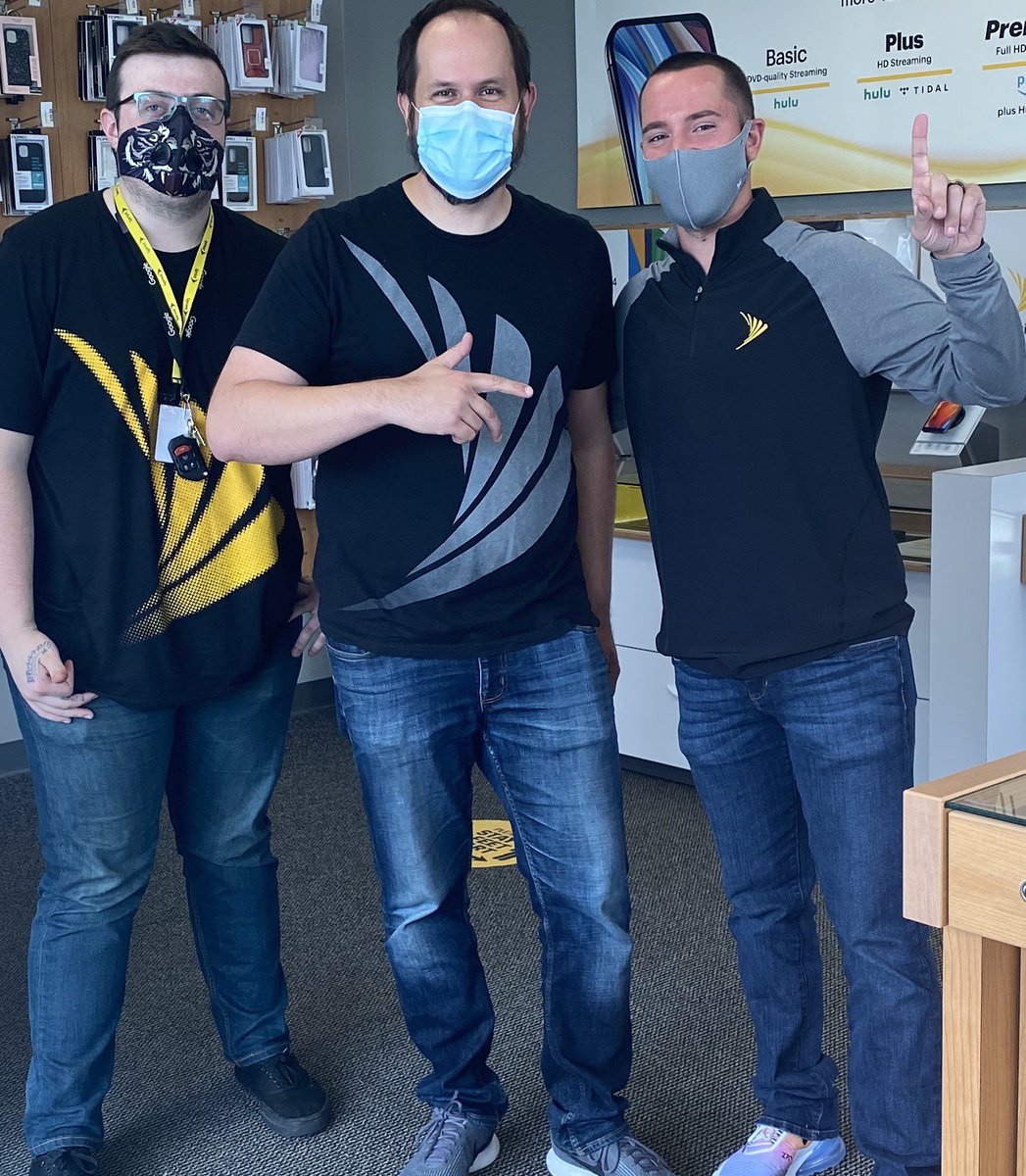 Team W2GO in Arlington making sure customers are taking advantage of #TMobileTuesdays and ensuring our customer base takes advantage of #UnlimitedOnUs #FreeLine4Life #PNWTakeover #TeamBosse @JamesLeeWC <a href="/Ricky_Magenta/">Ricky Ricardo</a>