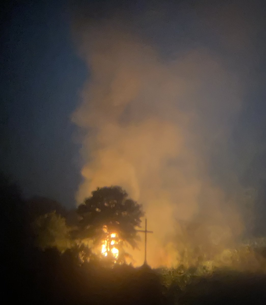 SteveSangster's tweet photo. Nightly burning continues in St Mary Cray. Particularly dangerous when residents windows will be open on this warm night. Will it ever end? @LBofBromley @KateLymer @neill_bob @GarethBaconMP @Pierce_Chris_D @LFBTerryGooding @GreenercleanerB @LiveableBromley @NewsShopper https://t.co/9zNnJptL18