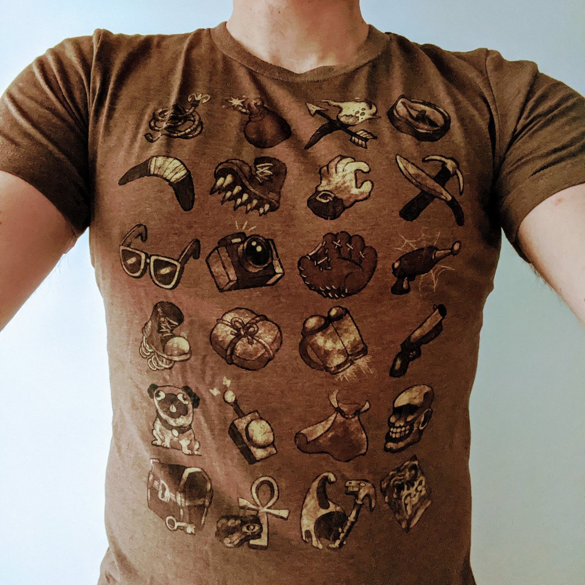 JohnCouscous's tweet photo. Un tee-shirt que j'adore, tout simplement parce que j'ai passé pas mal de temps sur ce jeu. D'ailleurs, il arrive quand Spelunky 2 ?
⛏️➡️https://t.co/v42CbwKYeY⬅️⛏️
#spelunky #derekyu #indiegame https://t.co/KXwtrd42lY