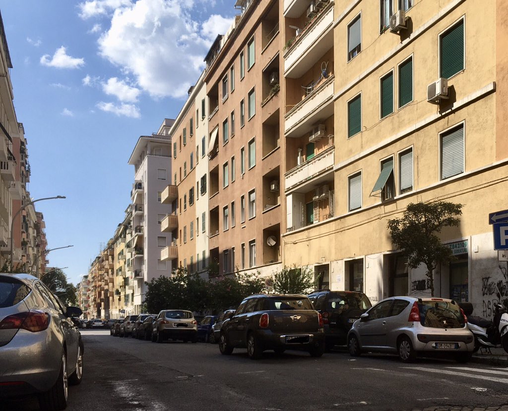 FulvioGiordano's tweet photo. Situazione Strade a Roma Parcheggio in doppia e terza fila su #Tuscolana #AppiaNuova
@virginiaraggi @PLRomaCapitale ~ @salviamoroma @RomaPulita @battaglia_persa #SecondaFila #SostaSelvaggia #PoliziaStradale https://t.co/TIUQOHMOeN
