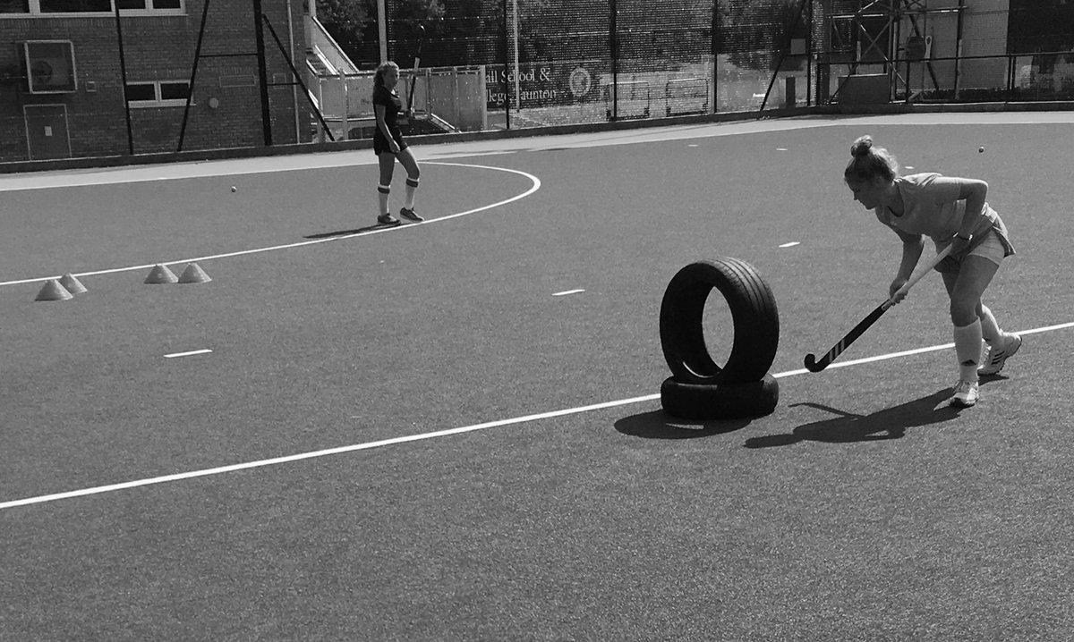 NDHockey2's tweet photo. Class evening on pitch tonight with some talented and cool juniors #SmallGroupCoaching #TechnicalTime @Y1Hockey https://t.co/Cc29OLKPGs