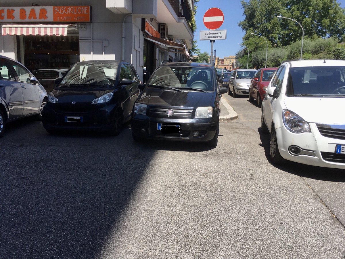 FulvioGiordano's tweet photo. Situazione Strade a Roma Parcheggio in doppia e terza fila su #Tuscolana #AppiaNuova via Gubbio via Cerreto da Spoleto
@virginiaraggi @PLRomaCapitale ~ @salviamoroma @RomaPulita @battaglia_persa #SecondaFila #SostaSelvaggia #PoliziaStradale https://t.co/Y34f0yaClr