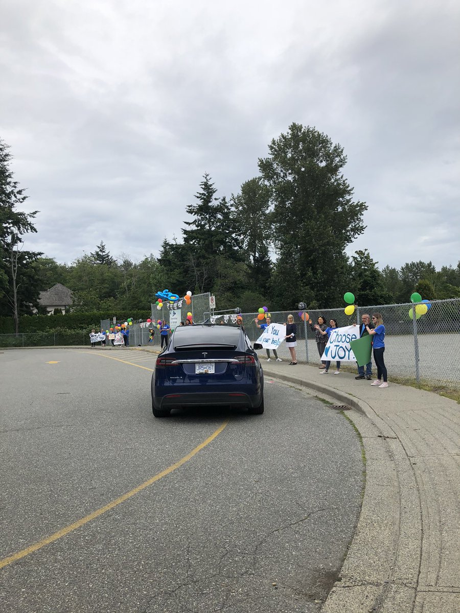 Saying goodbye to our Grade 7’s is always bittersweet but made a whole lot sweeter today knowing that they are cared for the amazing staff who came out to line the drive-thru after a live virtual Teams Farewell Assembly this morning!