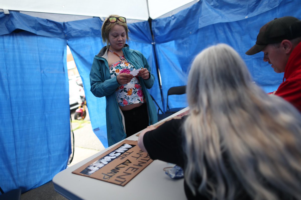 jwints's tweet photo. People line up to receive free doses of cocaine and opium that has been tested for fentanyl and other contaminants handed out by the Drug Users Liberation Front: https://t.co/Cf26kXrGvp