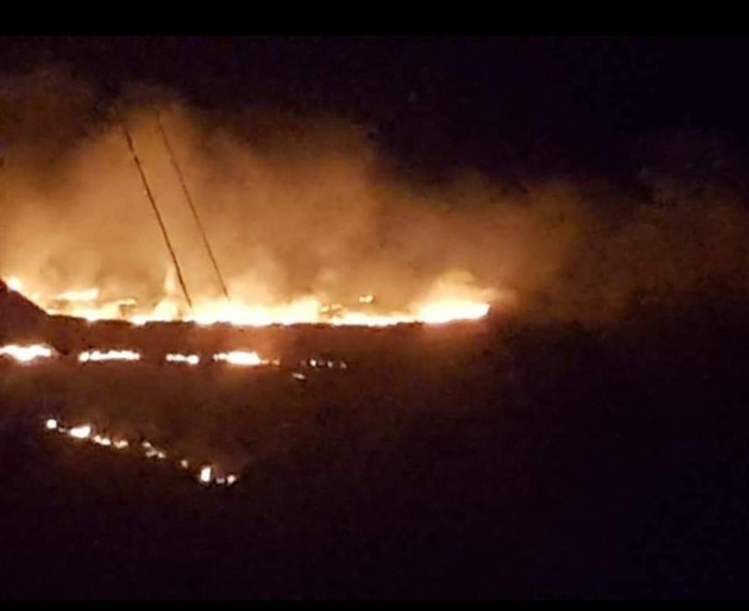 LemaCasimira's tweet photo. #Vergonzo Qué nos pasa ? Se registran varios incendios en #LaPaz en plena pandemia de #Covid19Bolivia. Fotos vía @RadioCompanera1 https://t.co/dfHuHlWKEl