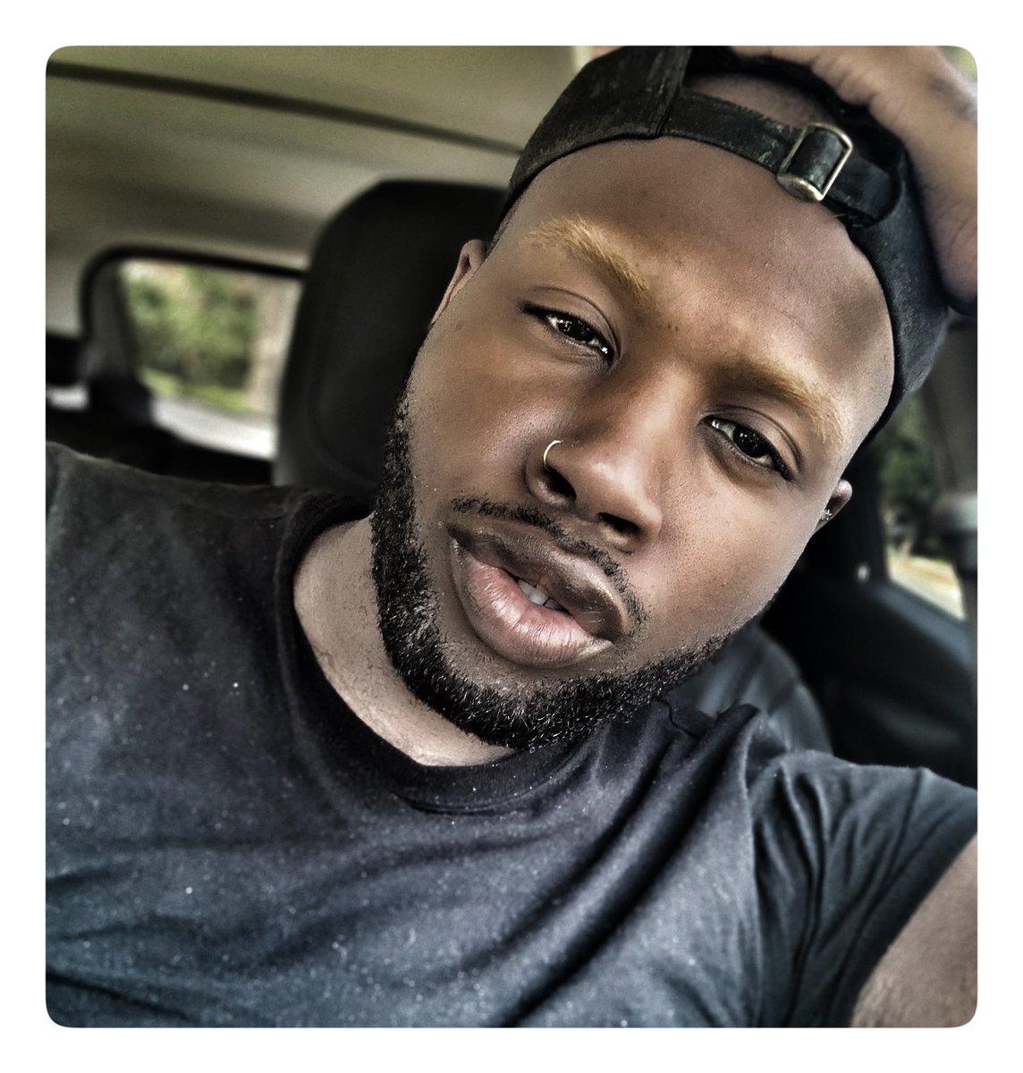 Iamjusstchris's tweet photo. #blonde #blondie #blondebrows #bleached #bleachedbrows #beardedbeauty #beards #gaypride #blackbusinessowner #beauty https://t.co/yL0GZymSbS