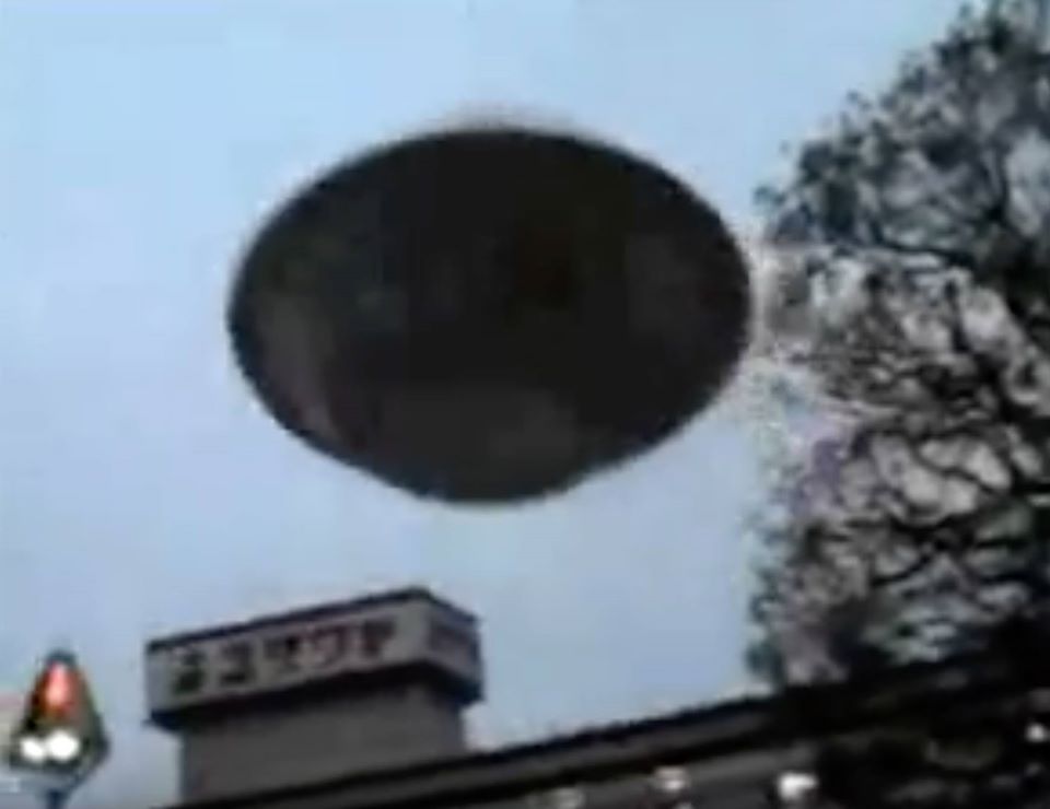 6月24日は『空飛ぶ円盤記念日・UFO記念日』~✨
※写真は過去に作った自主映画のUFO⭐️?〜?〜?⭐️
#空飛ぶ円盤記念日
#UFO記念日 
#UFOの日 
