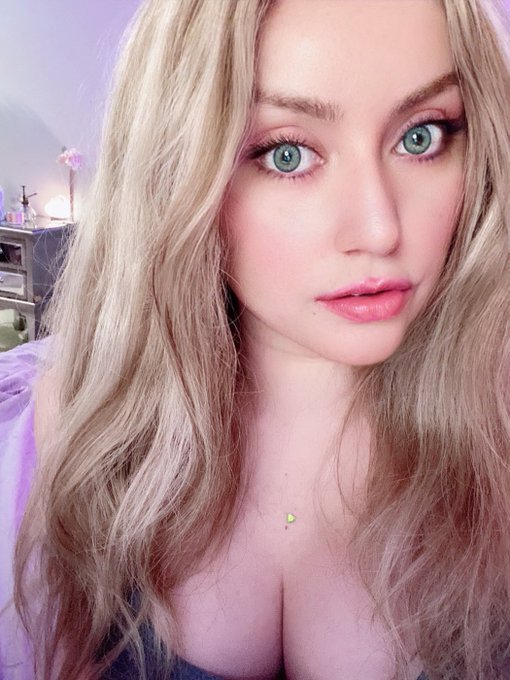 I&rsquo;m LIVE https://t.co/D3UnASrLZj  Oh and my Onlyfans is FREE   https://t.co/ejXGPEoV32 https://t.co/<a href="/tag/camgirl"class="tags"><span>#camgirl</span></a><a href="/tag/camgirls"class="tags"><span>#camgirls</span></a>