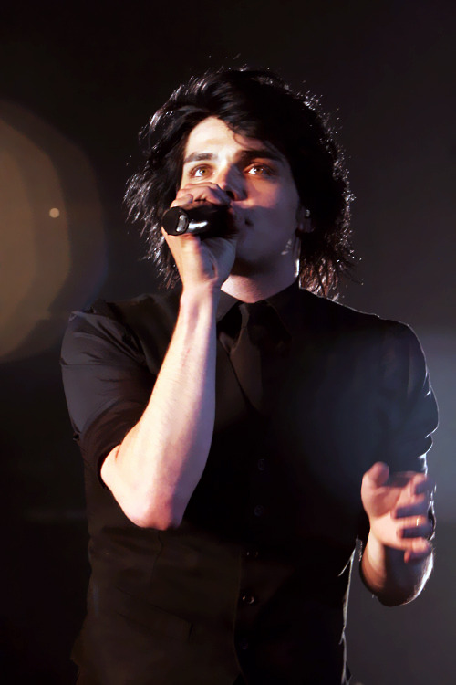 a thread of gerard's black waistcoat from 2007 aka my favorite look