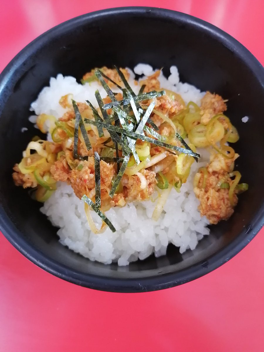 rt69641's tweet photo. はじめ家

ラーメン中+煮卵+塩豚2枚+ねぎのりチャーシューご飯　麺硬め脂多め

久々にやってきたので豪華に食らいました👍
相変わらず全てにおいてハイレベルで大満足な一杯でした✨
今日の塩豚最高に美味かった〜🎵
ラーメン中とライスでギリギリ完食…
歳とったなぁ😂

本日もご馳走さまでした🙏 https://t.co/zQcFABrDza