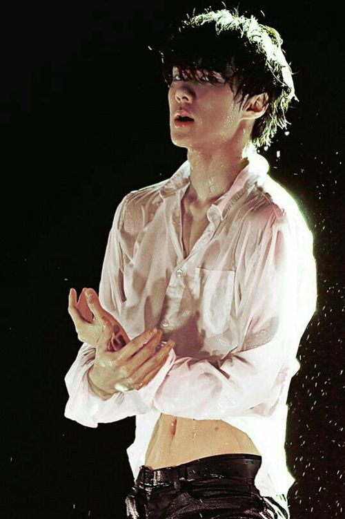 sehun's waist; a thread   —  for your decaying souls