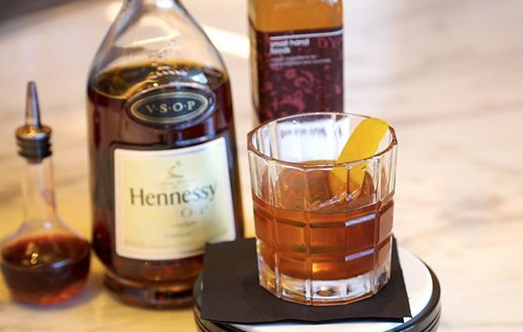 BullAndBourbon's tweet photo. Our bartender shared his spin an Old Fashion #bullandbourbon https://t.co/IZ2YvyuHbu