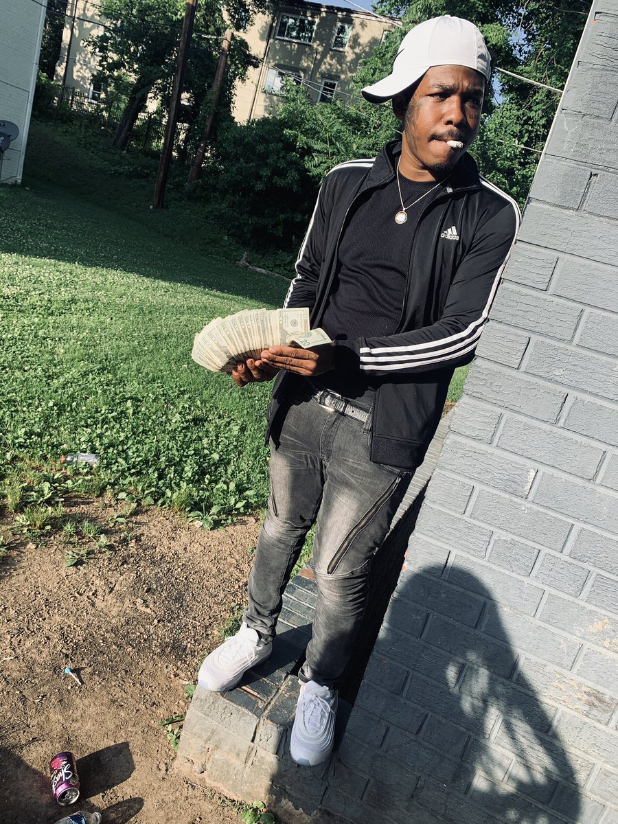 pds4l10's tweet photo. I Need Ah Bed With Dem Racks I Kan Fall On ππ°I Need Ah Houseπ Wit Ah Kourt I Kan Ball OnπππΎ #ReturnOfDaMack #PushDatShit https://t.co/QRdKOOAmbF