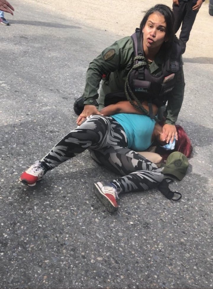 GeorgeArtwell's tweet photo. #23Jun She's not a Symbol like George Floyd, she's Black, she's Venezuelan, her name is Eva Leal, what happend won't make it to @CNNEE and this image wont make it viral worldwide... #SOSVenezuela #ICantBreath  https://t.co/OJtE88ue2T