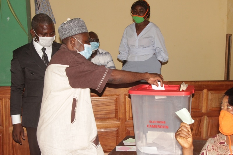 Operateurdevelp's tweet photo. Élection d'une grande conseillère ,suite à une promotion d'une grande conseillère au rang 4è adjoint au Maire de la Ville de Douala ou le poste était resté vacant depuis l'élection du Maire de la ville et de ses adjoints, aujourd'hui Dame #Mbarga du #RDPC a été élu a ce poste. https://t.co/wFGVv85mwS