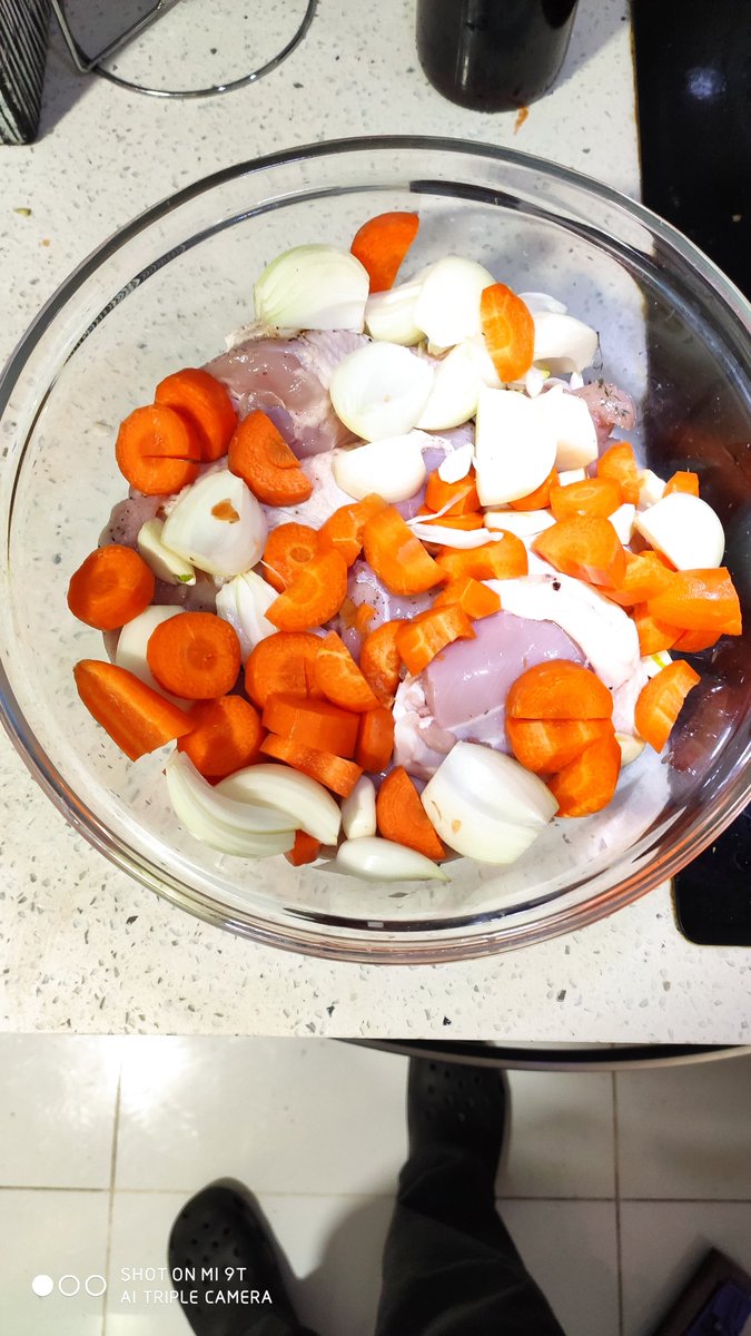 _pepepar's tweet photo. En proceso mi famoso coq au vin #pepechef 😉🔪👨🍳#porquetambiensoycocinero https://t.co/vyih12RDPR