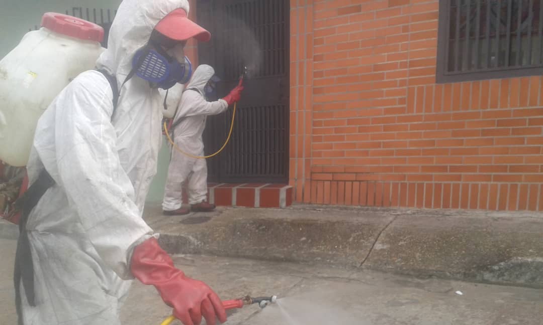 monagaspcad's tweet photo. Por instrucciones de nuestra Gobernadora @yelitzePSUV_ en el marco del plan de desinfección continuamos aplicando el hipoclorito de calcio abordando el día de hoy la vereda #06 con Calle Monagas del sector Barrio Obrero del Municipio Maturín 
@NicolasMaduro @NestorLReverol https://t.co/iyZzdqAwVw