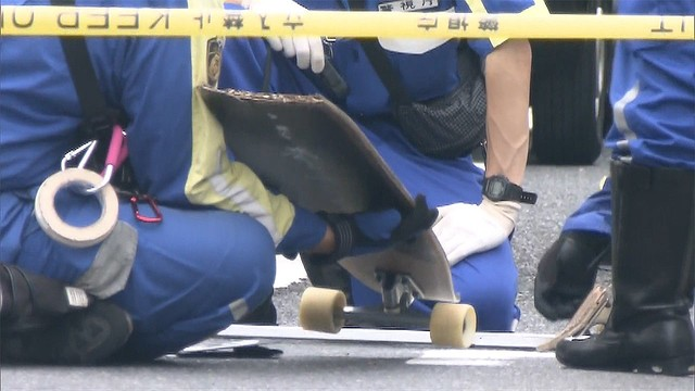livedoornews's tweet photo. 【運転手を逮捕】スケボーに腹ばいで乗っていた4歳男児、ワゴン車にひかれ死亡 世田谷区
https://t.co/8cvSOsNCGV

男児は搬送先で死亡。警視庁は運転手を過失運転致傷の現行犯で逮捕し、詳しい状況を調べている。 https://t.co/P0w48buYEr