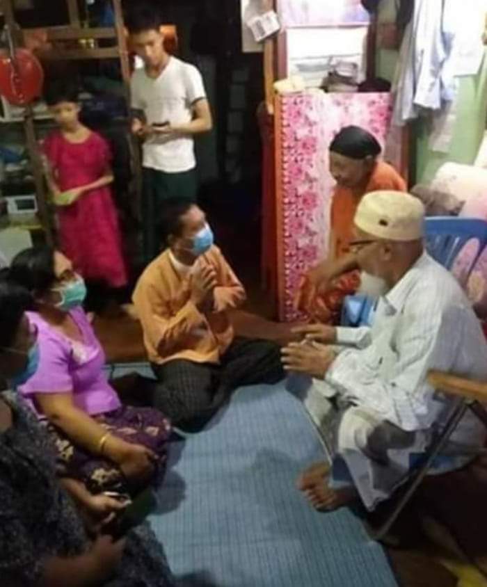 ပေထြးကုိ ခစားေနသူ
ၾကာေလၾကာေလရြံလာေလပဲ
တစ္ဖြဲ႕လုံးကုိ🤮🤮🤮