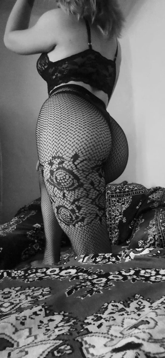 MyCashMiss's tweet photo. Don't you just wish you could be here right now... On your knees, #assworship begging to hand over that credit card... Kissing my ass as I max out your card 💳. #findom https://t.co/Na4E6sB9YG