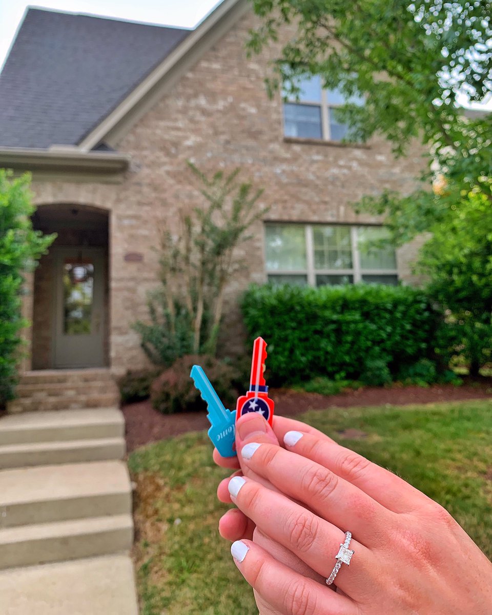 paigelarae's tweet photo. Cheers to a brand new chapter & beginning of FOREVER in our new home 💍🥰🏡 My heart is beyond happy & I can’t wait to marry my best friend!!!! #NobodyPinchMe #ENGAGED 😍😍😍 https://t.co/cxtcJv2TsJ