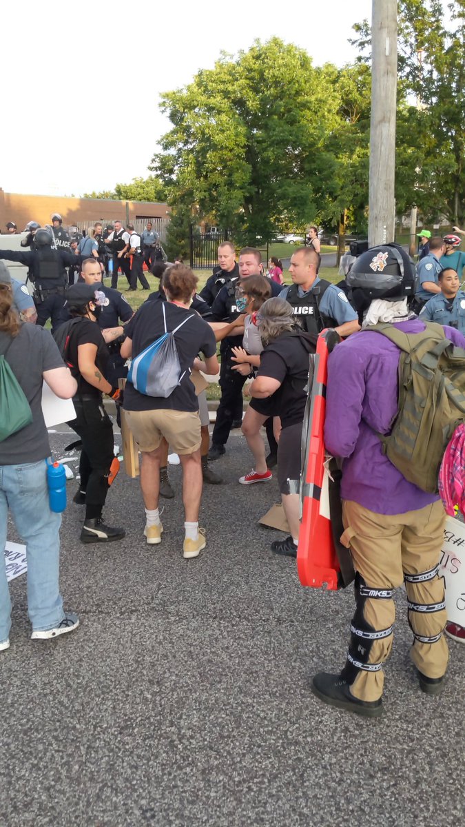 search4swag's tweet photo. #FlorissantProtest
#CenterLaneWars https://t.co/TIhdVfnAss