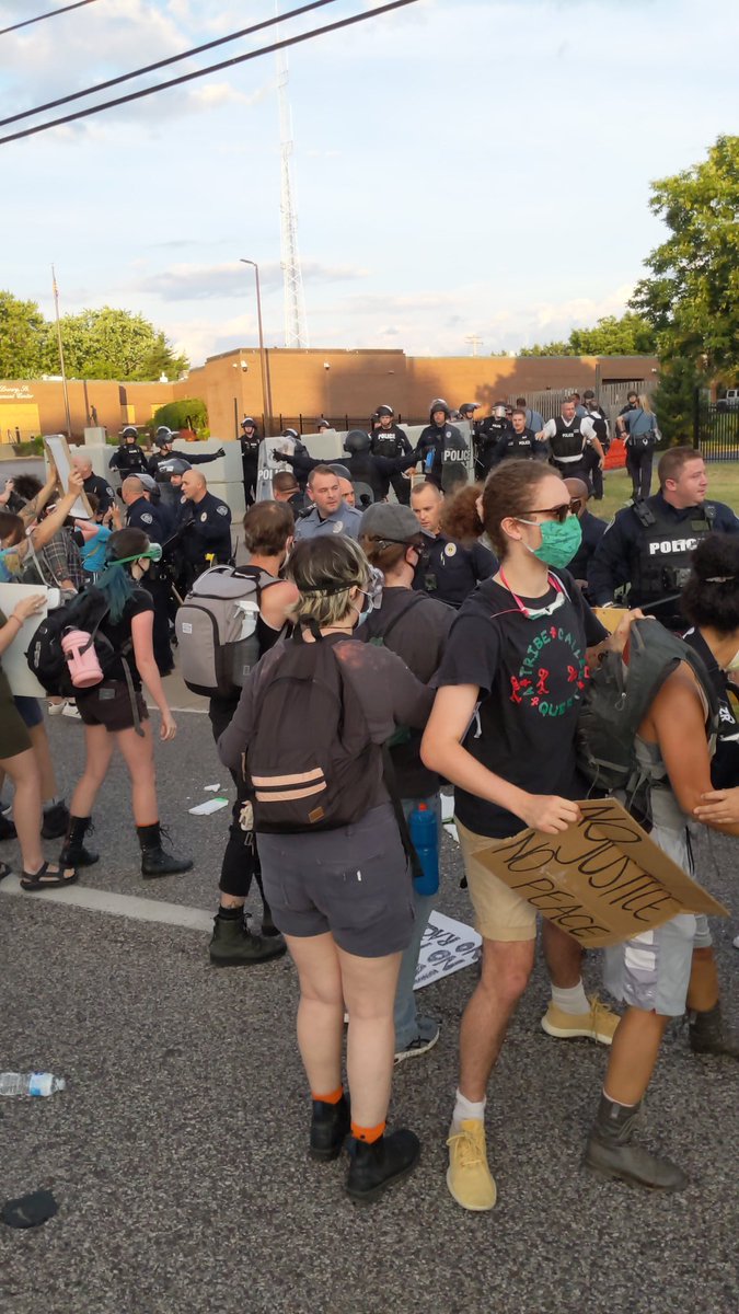 search4swag's tweet photo. #FlorissantProtest
#CenterLaneWars https://t.co/TIhdVfnAss