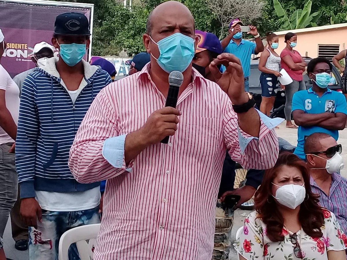 Encuentro en el barrio Casandra, en apoyo a nuestro próximo presidente Gonzalo Castillo y los candidatos a cargos congresuales. ¡A trabajar!

#Gonzalo2020 #VamoArriba #VotaBlanco #aTrabajar #PrimeroLaGente #PRD #PLD