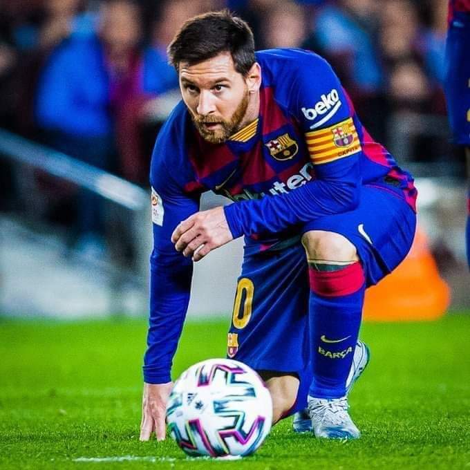 MoomanAyman's tweet photo. كلما يكبر م��سي عاماً ينقص من عمر كرة القدم أعوام.

يوم ميلاد سعيد ليو.. ولدنا الصغير، الموهبة الصاعدة، الفتى الذهبي... يتم عامه ال33 اليوم 💔

ربي يمدد بعمرك الكروي يا أرجنتيني 🤲🤲 https://t.co/2s4tMfsm5W
