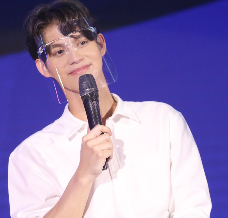 bwjowa_'s tweet photo. good morning ☀️ I promise to protect your smile, always. 🥺🖤
#BrightsAroundTheWorld
#AlwaysWithBright #bbrightvc https://t.co/sDpGnAJw7b